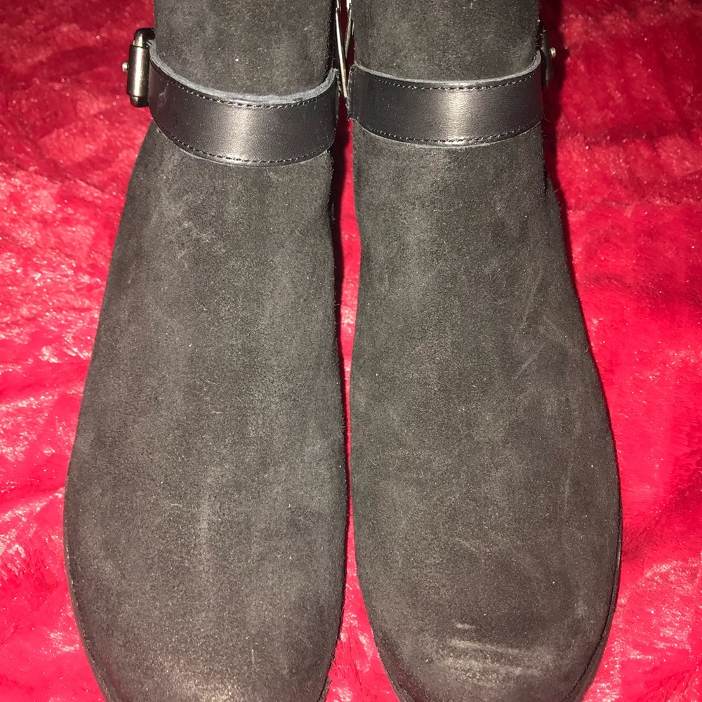 🖤Uggs Distressed 🖤Ankle Boots 🖤